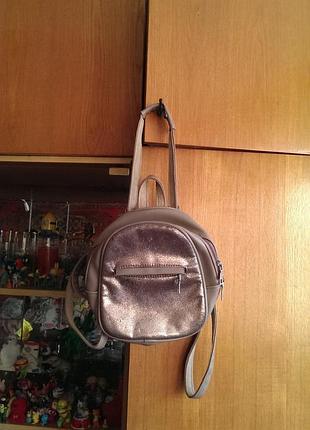 Жіночий рюкзак у гарному стані без пошкоджень