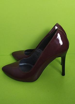 Коричневі лакові туфлі човника на шпильці exclusive style, 35