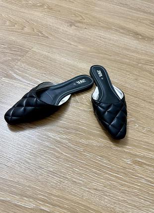 Шльопанці zara 37 із закритим носком