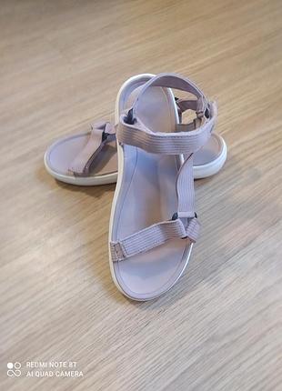 Босоніжки rest