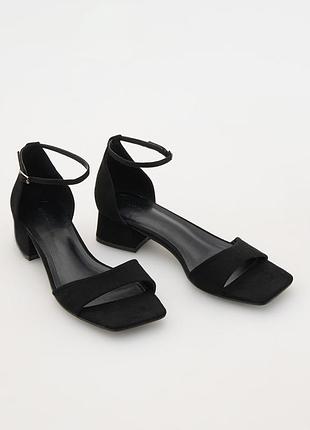 Фірмові босоніжки від reserved.