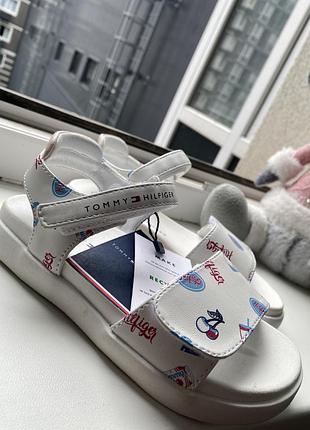 Дитячі босоніжки tommy hilfiger  ,28р на 18.5 см .нові