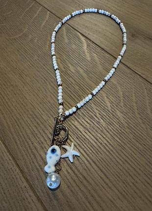 Кольє з бісеру з прикрасою рибка