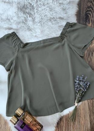 Женский топ 46-48р
цвет хаки.