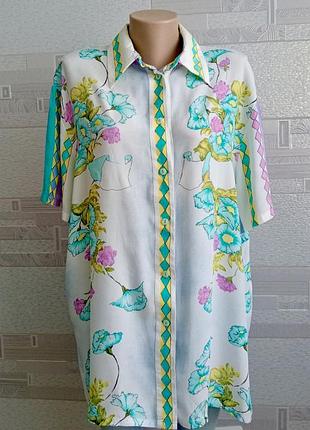 Яркая блуза с цветами