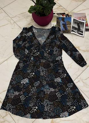 Жіноча стильна сукня-трапеція з квітковим принтом