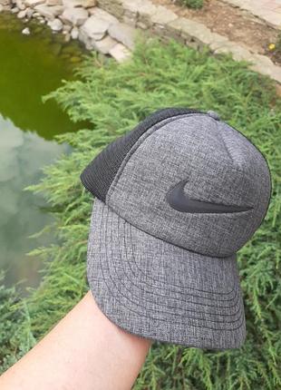 Чудова брендова бейсболка. nike
