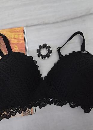 Бюстгальтер без косточек с чашечками на легкой подкладке "etam"