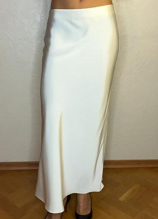 Атласна спідниця