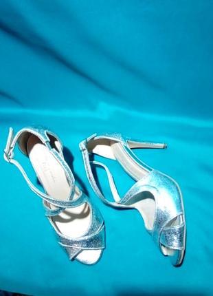 Босоніжки сріблясті на високому каблуку розмір 38 недорого дешево