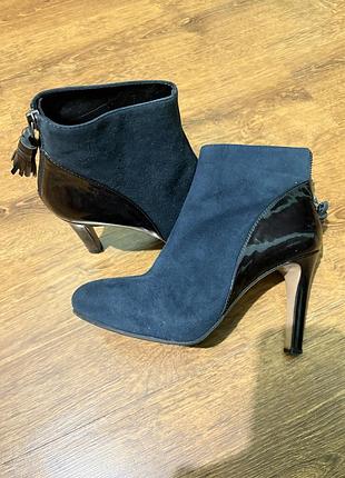 Ботильйони ботінуи robert de