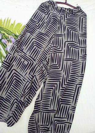 Шикарні штанельні палацо, 58-62разм,new look
