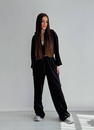 Велюровый спортивный костюм