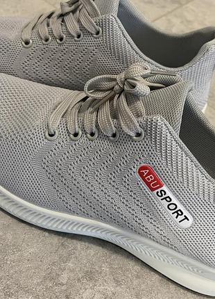 Кросівки чоловічи