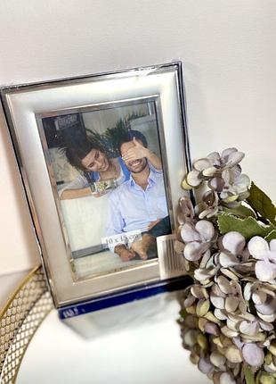 Нова. фоторамка металева срібна для фотографії 10x15 cm.