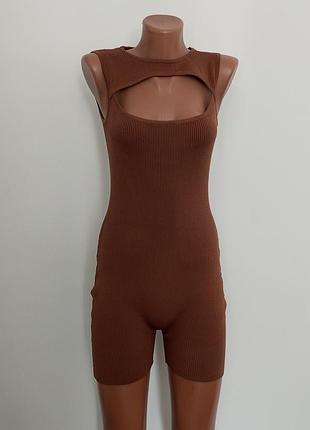 Трикотажный комбинезон для спорта