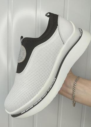 Кроссовки женские