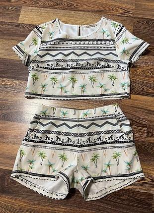 Гарний літній жіночий шифоновий костюм