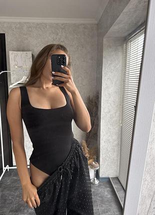 Базовый черный эластичный боди, двойная ткань не просвечивает квадратный вырез