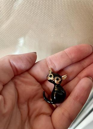 Нова гарна брошка котик