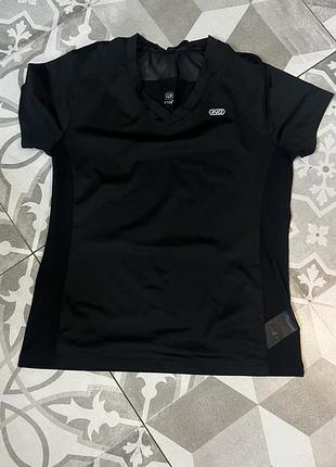 Спортивна футболка