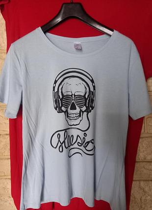 Футболка с черепом голубя