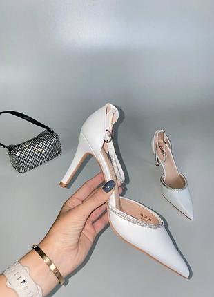 Базові туфлі на шпильці з камінчиками білі туфлі на каблуку з стразами туфлі світлі туфельки білі туфлі на підборах з камінцями класичні туфлі