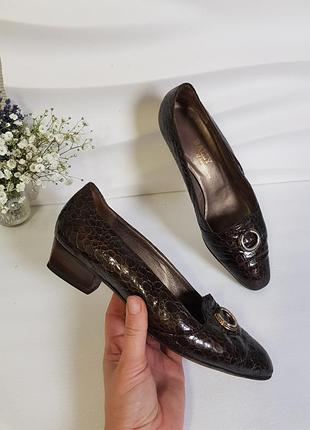 Изысканные винтажные лаковые туфли bally с золотым кольцом под кожу крокодила