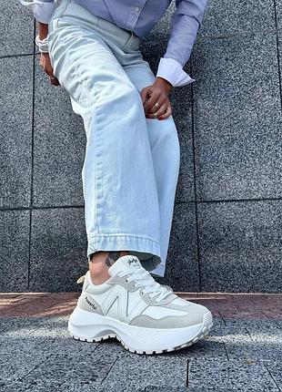 Кроссовки женские