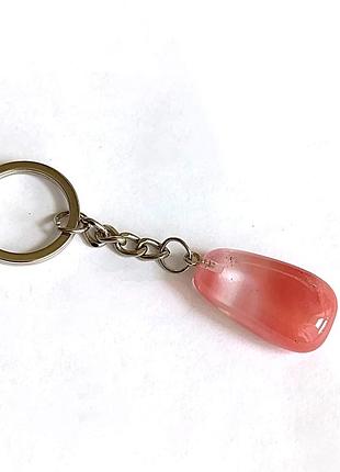 Брелок-амулет из натурального камня клубничный кварц
