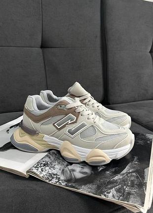 Стильні та зручні кросівки/комбінований матеріал