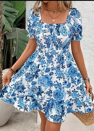 Летнее легкое платье в цветочный принт