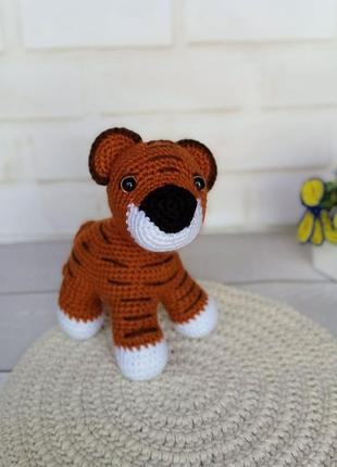 Игрушка мягкая вязаная тигрение