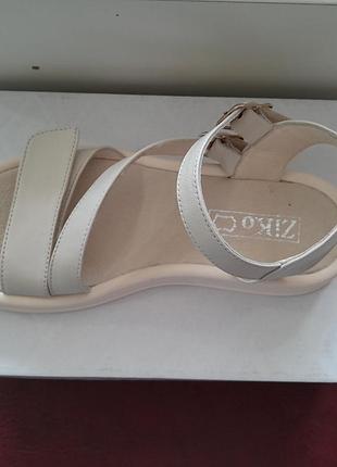 Босоножки женские.