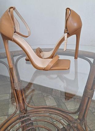 Босоніжки жіночі