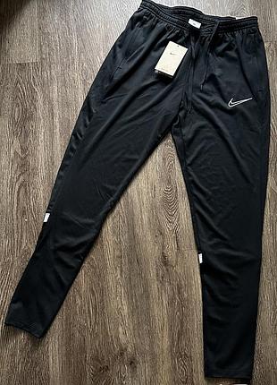 Черные спортивные штаны от retro nike dri-fit