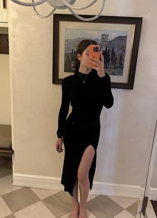 Чорна класична сукня