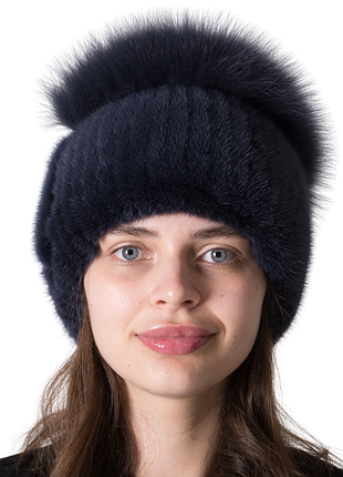 Женская зимняя норочная шапка на вязаной основе "спираль" с помпоном из меха песца