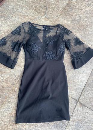 Чорна сукня з мереживом