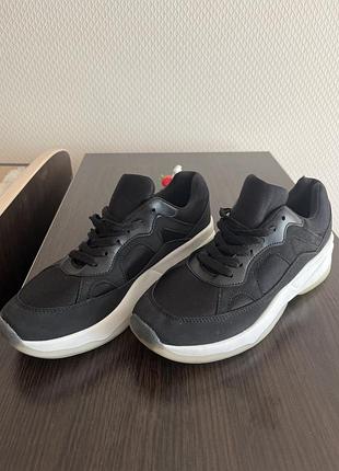 Кросівки нові