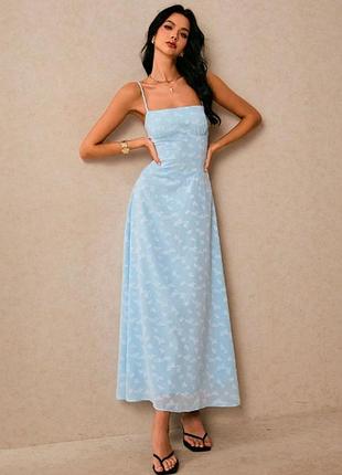 Изысканное платье на бретельках