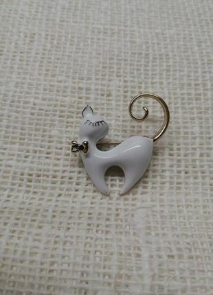 Брошка брошка кішка кіт