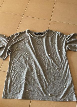 Сіра футболка з перлинками