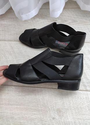 Кожаные босоножки/ сандалии р. 40