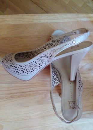 Очаровательные кожаные босоножки anne klein, 37,5 - 38 размер