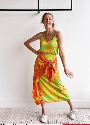 Костюм атласний