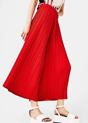 Червоні плісировані кюлоти bershka s/m/l — легкі, як спідниця