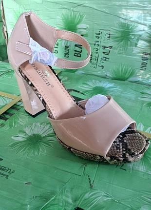 Босоножки женские