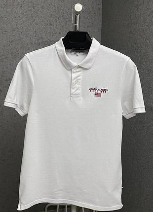 Біла футболка поло від бренду u.s. polo assn