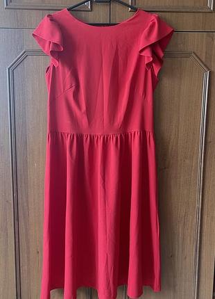 Червона сукня